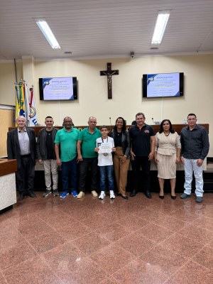 Davi é homenageado na Câmara Municipal de Luz.jpeg