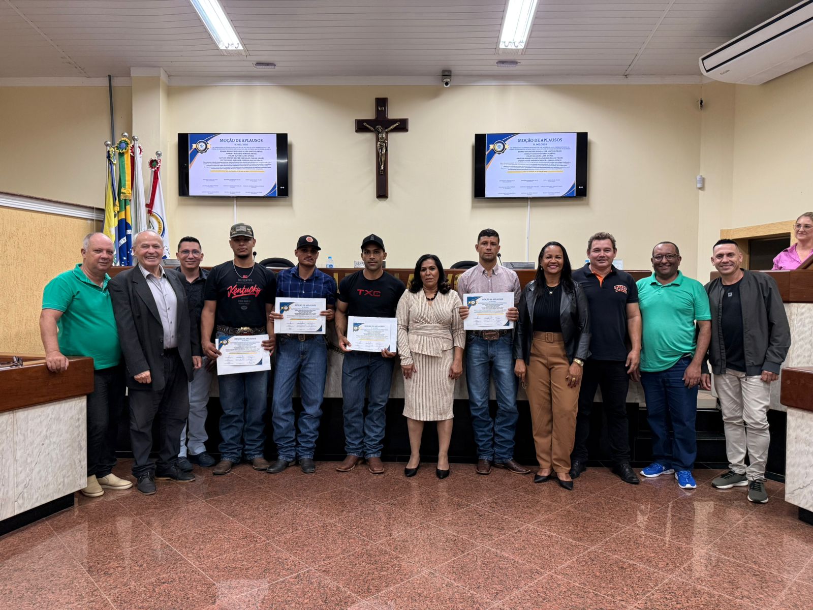 Peões e Salva vidas são homenageados na Câmara Municipal de Luz.jpeg